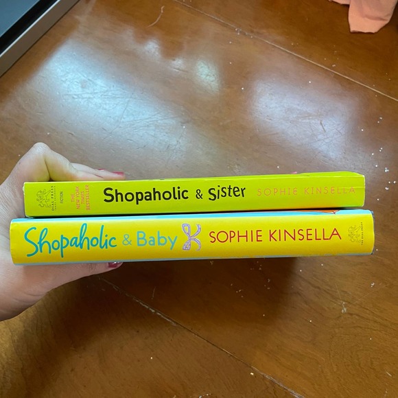 Sophie Kinsella Books 2 Shopaholic & Baby Shopaholic & Sister Humor Fiction - Picture 3 of 4